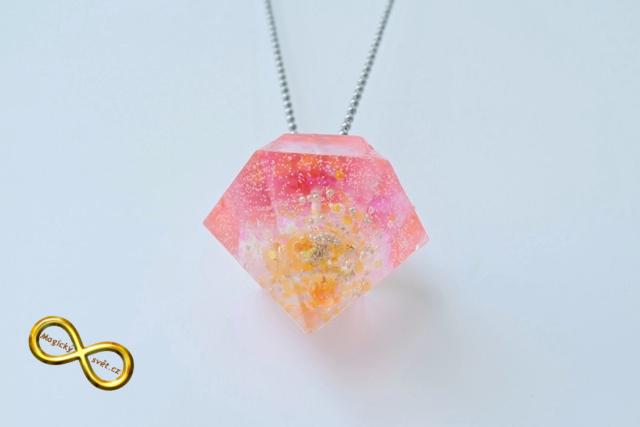 Náhrdelník "Resin" tvar diamant růžový