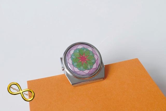 Kovový klip s malovanou mandalou "V kouzelném snu"