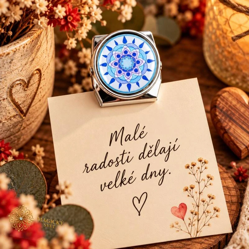 Kovový klip – mandala s poselstvím "Modrá je dobrá"