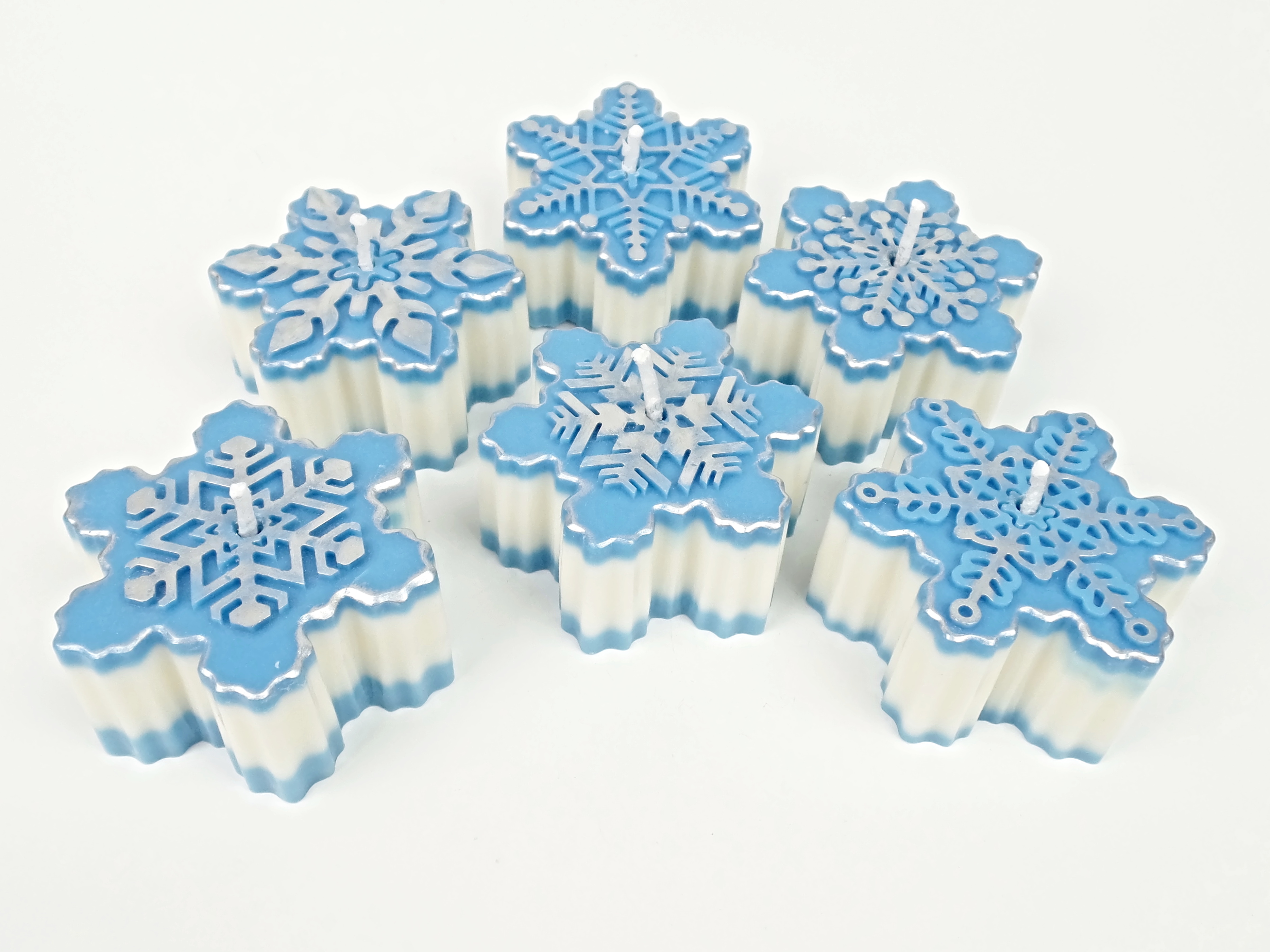 Svíčka vločka modrá se stříbrnou patinou