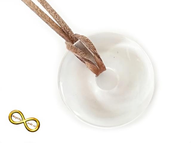 Náhrdelník s křišťálovým donutem na kůži