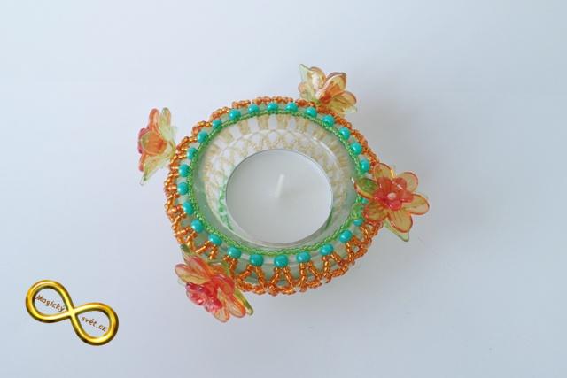 Svícínek na čajovou svíčku korálkový s kytičkami oranžový