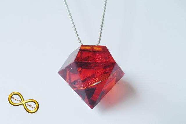 Náhrdelník "Resin" tvar diamant červený se spirálou
