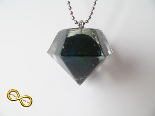 Náhrdelník "Resin" tvar diamant zelený