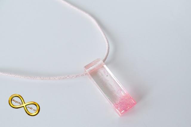 Náhrdelník "Resin" tvar plochý hranol růžový
