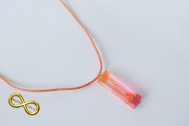 Náhrdelník "Resin" tvar plochý hranol růžovo-oranžový