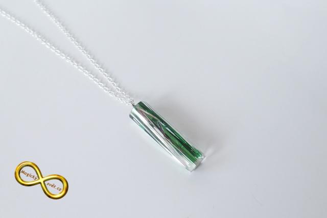 Náhrdelník "Resin" tvar šestiúhelník zeleno-stříbrný