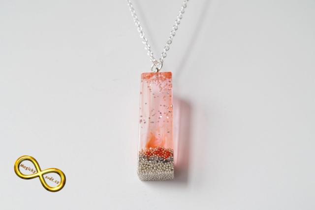 Náhrdelník "Resin" tvar plochý hranol stříbrno-červený