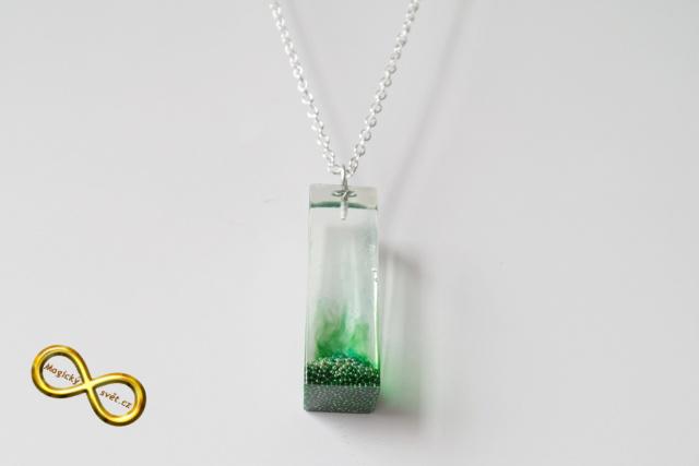 Náhrdelník "Resin" tvar plochý hranol zelený