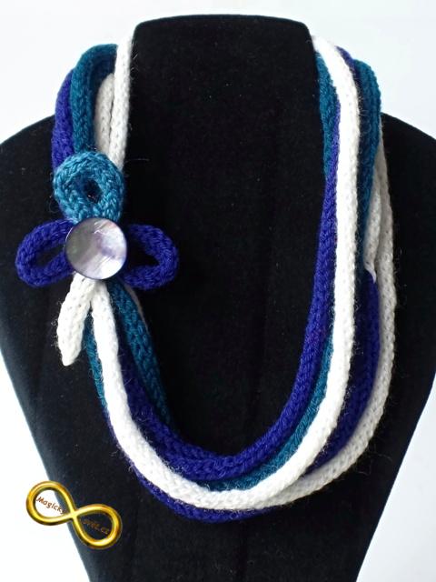 Náhrdelník tmavší pletený s broží