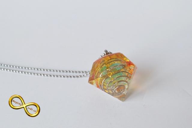 Náhrdelník "Resin" tvar diamant naoranžovělý se spirálou