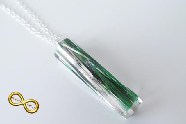 Náhrdelník "Resin" tvar šestiúhelník zeleno-stříbrný
