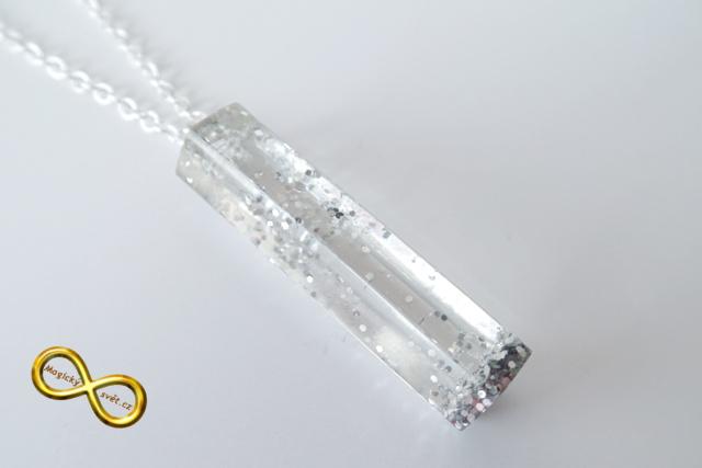 Náhrdelník "Resin" tvar hranol stříbrný