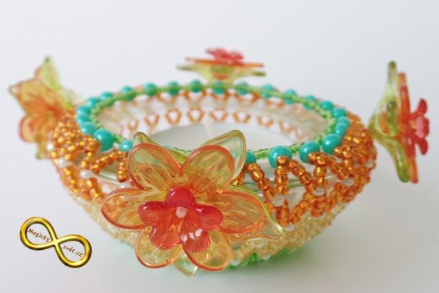 Svícínek na čajovou svíčku korálkový s kytičkami oranžový