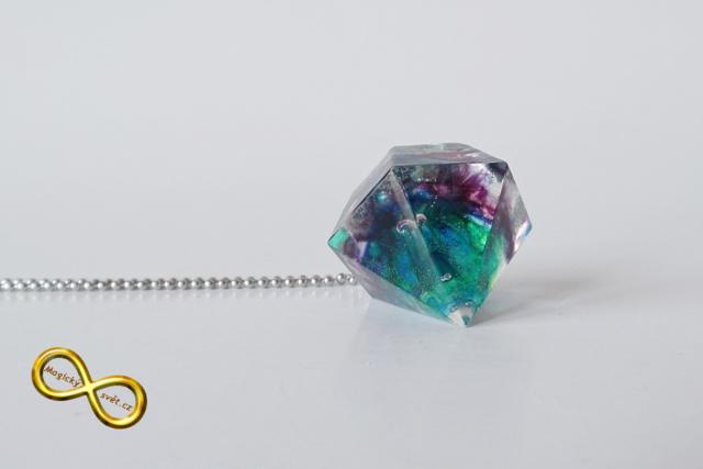 Náhrdelník "Resin" tvar diamant barevný tmavý